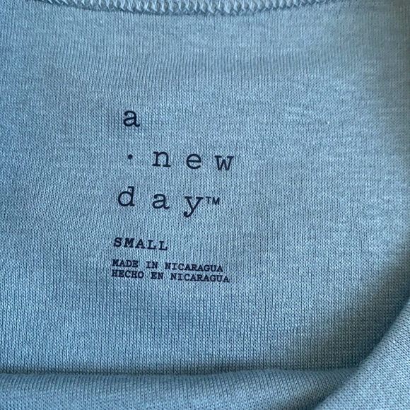 teal t-shirt - Picture 2 of 5